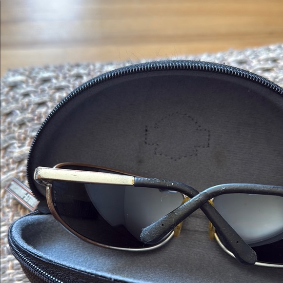 Harley-Davidson Black Sunglasses with Iconic Emblem - Picture 11 of 13